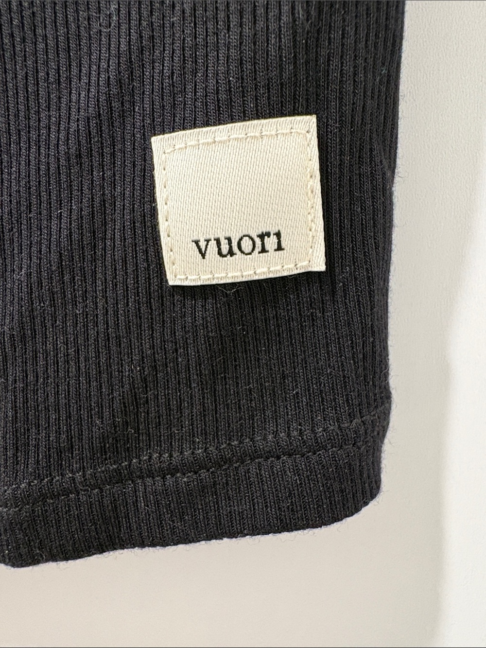 Vuori Black Cutout Short-Sleeve Women's Top - Picture 3 of 3